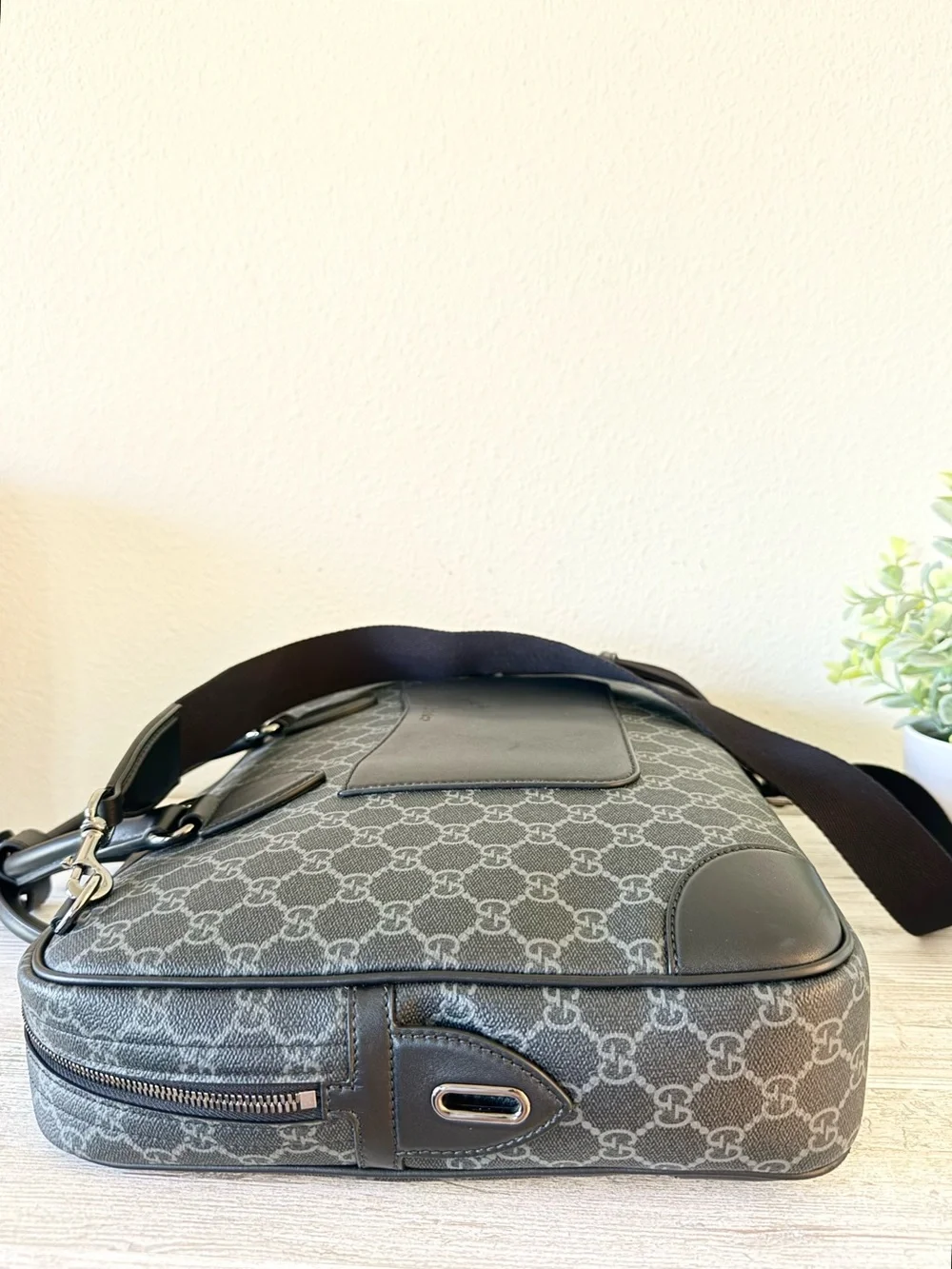 New Gucci Essence Classic Black GG Canvas medium mens briefcase, crossbody bag